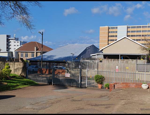 2 BEDROOM APARTMENT FOR SALE IN ESSENWOOD